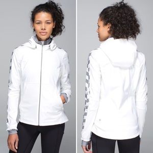 EUC Lululemon Feelin Frosty Softshell 12